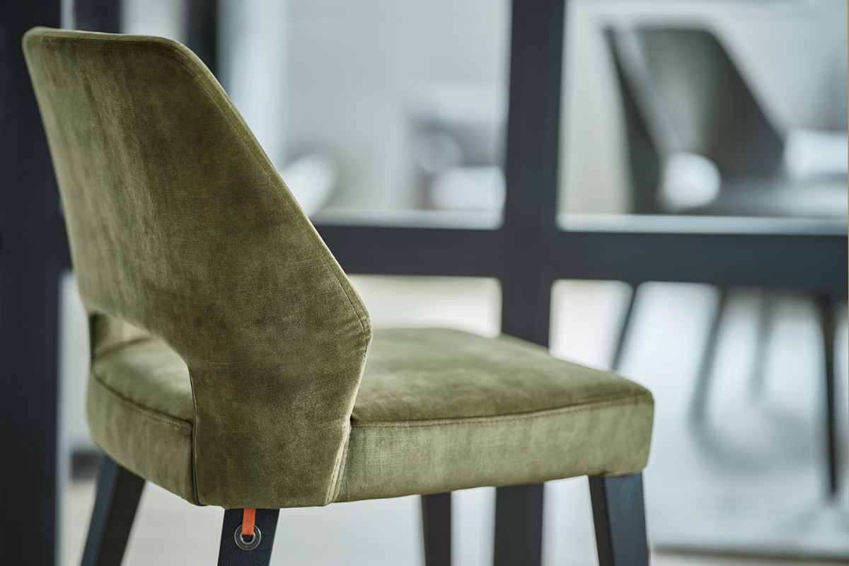 CHAISES